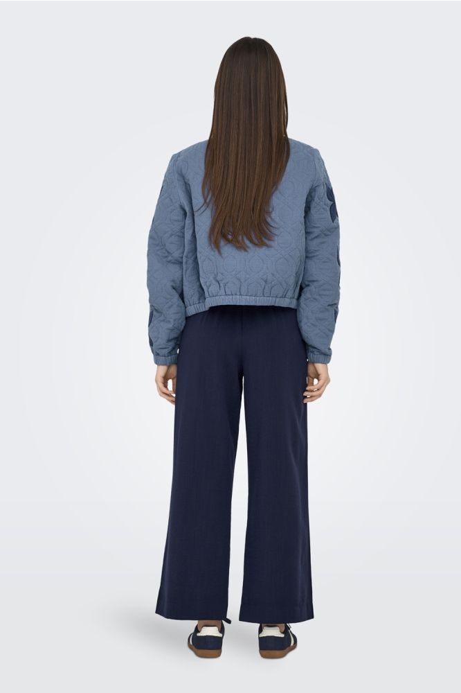 ONLAURA LIGHT QUILTED EMB BOMBER O 15353320 MOONLIGHT BLUE/FLOWER